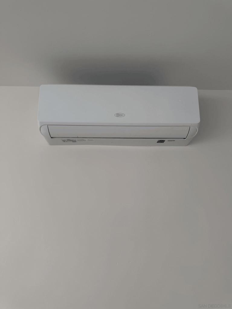 https://media.crmls.org/mediaz/8c6f794d-ce60-42ff-ac02-f92d1ade824c.jpg?preset=X-Large