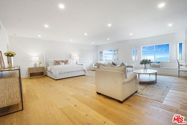3485 Ridgeford Drive, Westlake Village CA: https://media.crmls.org/mediaz/8c704594-0654-4907-840f-94b0f5d438de.jpg
