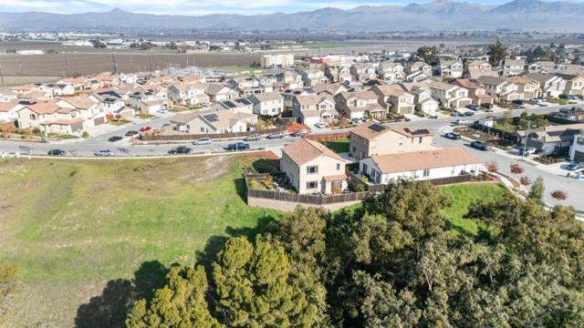 390 Tanoak Street, Hollister CA: https://media.crmls.org/mediaz/8c715ec0-4044-4253-bc73-6db53a1cf2b3.jpg