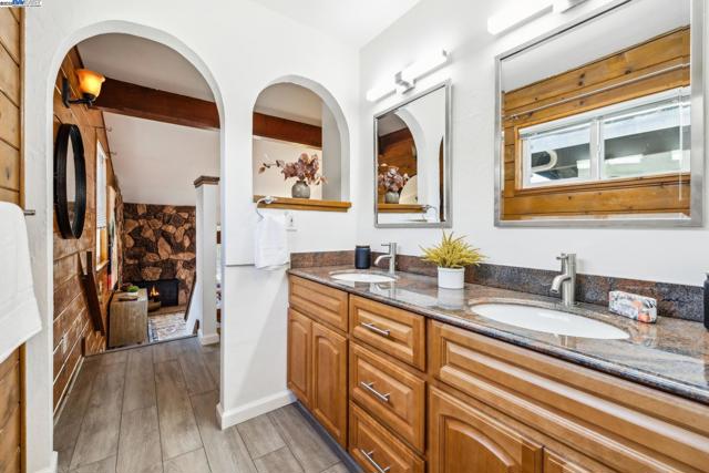 3014 BROADMOOR VIEW, Oakland CA: https://media.crmls.org/mediaz/8c729cd0-de5c-459f-ad86-ae7f96a0bec7.jpg