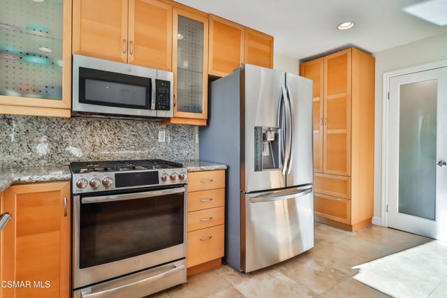 2328 Otono Circle, Thousand Oaks CA: https://media.crmls.org/mediaz/8c72ee58-3788-4619-8c78-8729cd3c3e8f.jpg
