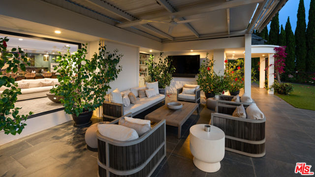 1601 Bel Air Road, Los Angeles CA: https://media.crmls.org/mediaz/8c7306b5-a1ca-47c2-aaee-cec5adfed12b.jpg