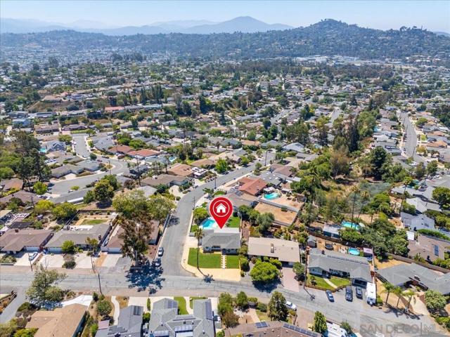 1967 Wedgemere Rd, El Cajon CA: https://media.crmls.org/mediaz/8c73530d-343a-499b-b418-684dcd84dc38.jpg