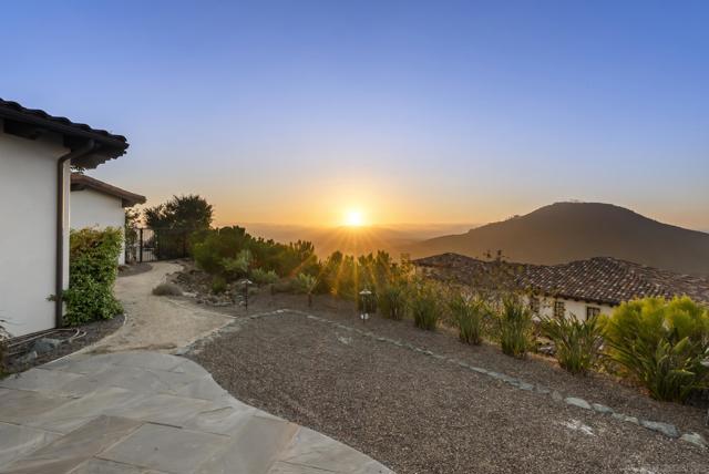 7778 Camino Sin Puente, Rancho Santa Fe CA: https://media.crmls.org/mediaz/8c738853-3c8e-4646-9263-8cfde19b763a.jpg