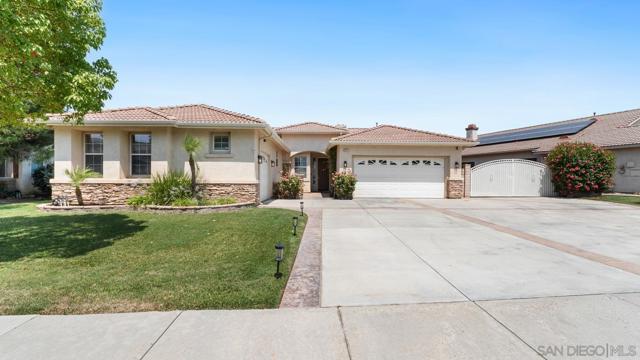 28371 Evening Star Dr, Menifee CA: https://media.crmls.org/mediaz/8c73abbd-d4d9-497d-beb1-83b6c0170306.jpg