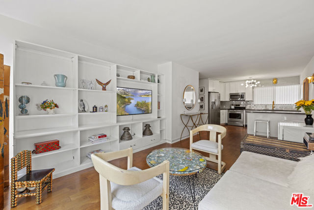 1400 N Hayworth Avenue, West Hollywood CA: https://media.crmls.org/mediaz/8c740583-5866-4b09-9637-7e813a91640d.jpg
