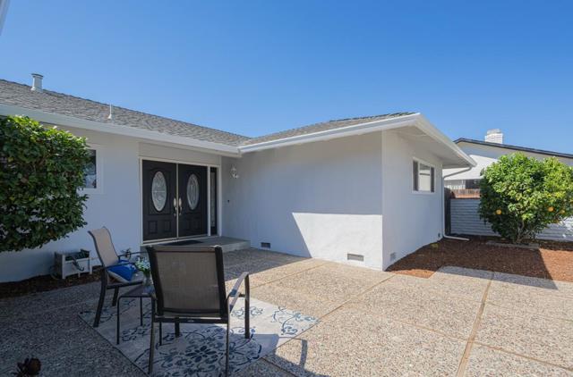 1244 La Mirada Drive, Salinas CA: https://media.crmls.org/mediaz/8c7456b4-536d-457b-8528-0239241c352c.jpg
