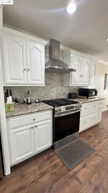 706 Lakeside Ct, Danville CA: https://media.crmls.org/mediaz/8c745ed5-7746-48fe-9c20-53a620e04522.jpg