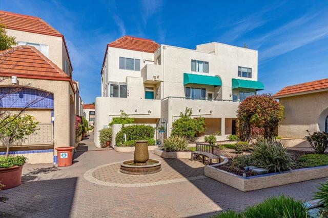 2409 Park Boulevard, Palo Alto CA: https://media.crmls.org/mediaz/8c753ba0-1784-41ce-bc1b-4afa4803e082.jpg