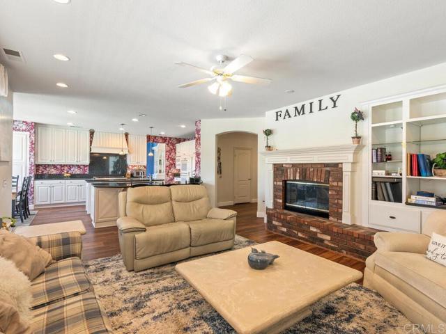 10794 Spur Point Court, San Diego CA: https://media.crmls.org/mediaz/8c755ef4-c2c5-40c8-9654-41739f542138.jpg