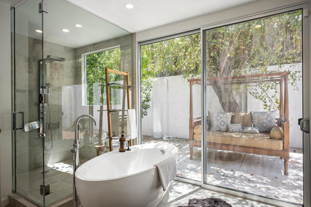 257 W El Camino Way, Palm Springs CA: https://media.crmls.org/mediaz/8c75605e-350b-470e-8cea-a3ac26ce3d98.jpg