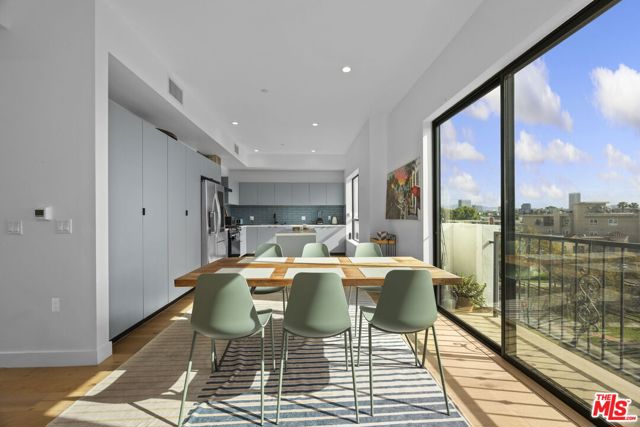 1515 S Holt Avenue, Los Angeles CA: https://media.crmls.org/mediaz/8c756e77-a2b1-495b-a677-94a992fb81f8.jpg