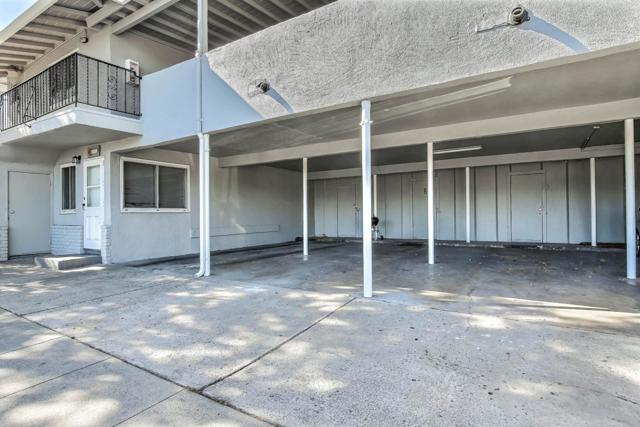 Image 11 of 18 For 215 Oak Street