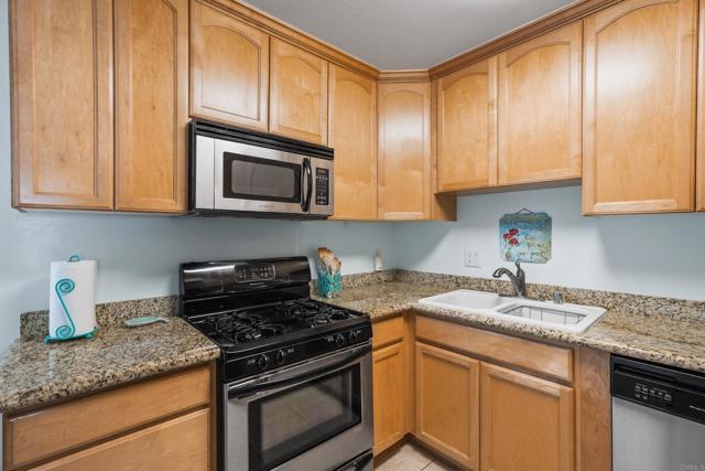 Detail Gallery Image 12 of 28 For 1052 Isabella Ave #D,  Coronado,  CA 92118 - 2 Beds | 1 Baths