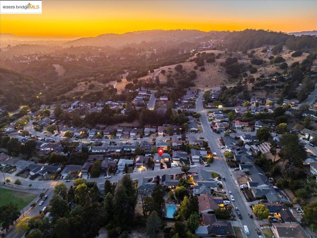 https://media.crmls.org/mediaz/8c76f39e-f15e-4ae5-93e9-7888a139ae57.jpg?preset=X-Large