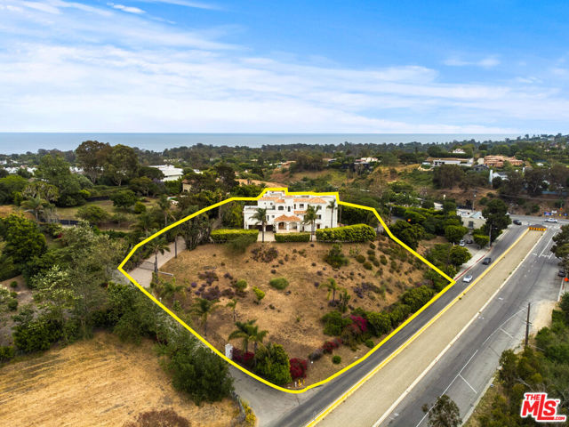 6400 Kanan Dume Road, Malibu CA: https://media.crmls.org/mediaz/8c76fbf9-979d-4c69-bc70-08164b10ccdc.jpg