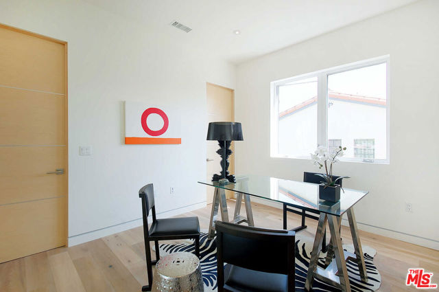 429 N Sweetzer Avenue, Los Angeles CA: https://media.crmls.org/mediaz/8c771302-5ebc-4d0b-b49f-f484606ee419.jpg