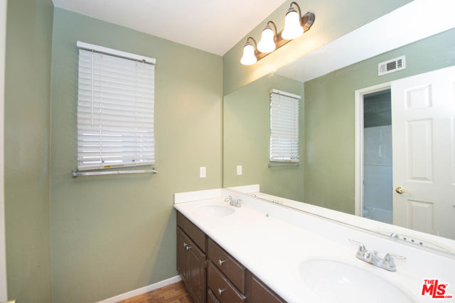 11372 Bridgeway Court, Riverside CA: https://media.crmls.org/mediaz/8c77501d-7096-4283-b2c1-df3bffb5216e.jpg