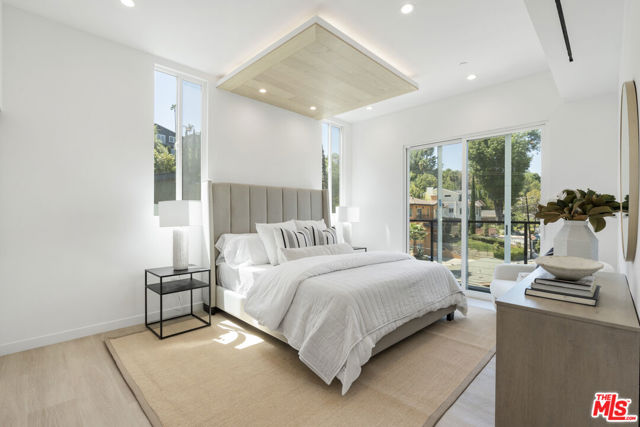 1046 Oban Drive, Los Angeles CA: https://media.crmls.org/mediaz/8c77fa6b-48a9-4a6f-aa90-72de877c46d5.jpg