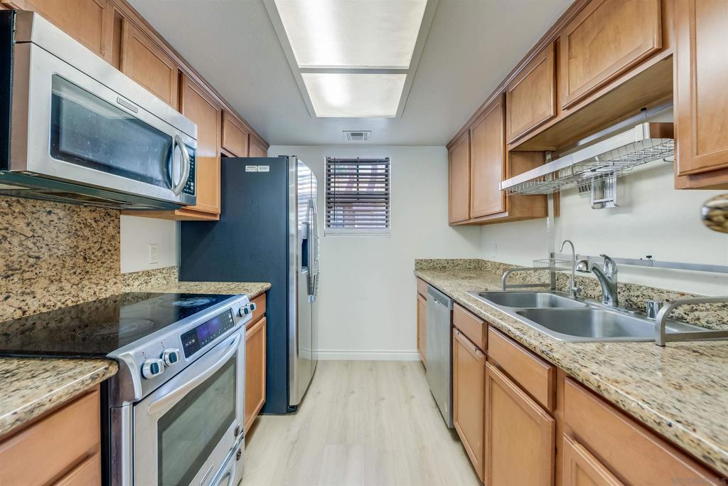 12051 Alta Carmel Ct - photo 13