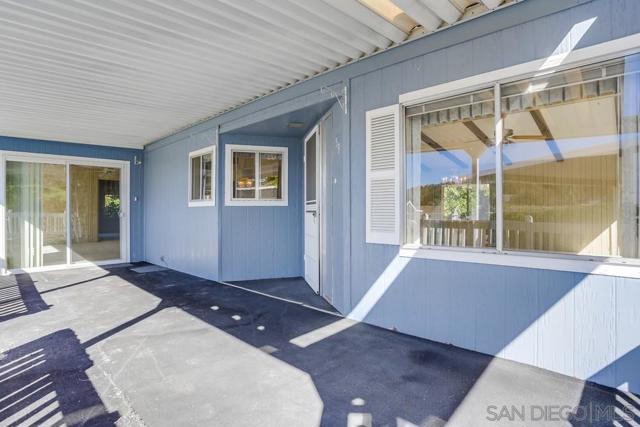 18218 Paradise Mountain Rd, Valley Center CA: https://media.crmls.org/mediaz/8c78ee17-5339-4f11-b73e-cda379685592.jpg