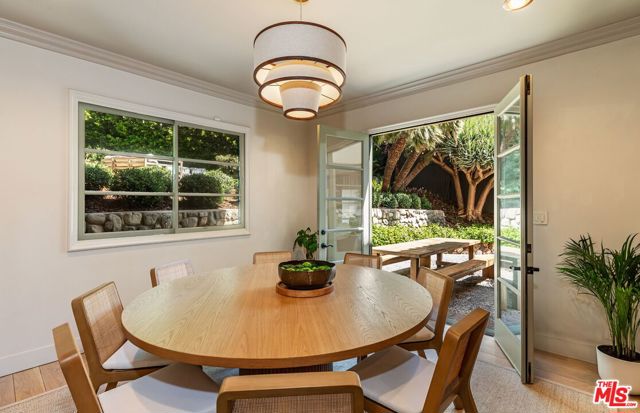 1136 N Doheny Drive, Los Angeles CA: https://media.crmls.org/mediaz/8c7a8405-4f27-4df9-b5cc-f700129205ac.jpg