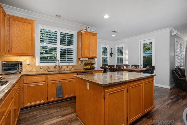 380 Avenida La Cuesta, San Marcos CA: https://media.crmls.org/mediaz/8c7aa699-f89c-4c58-b9d7-1965bdf8b426.jpg