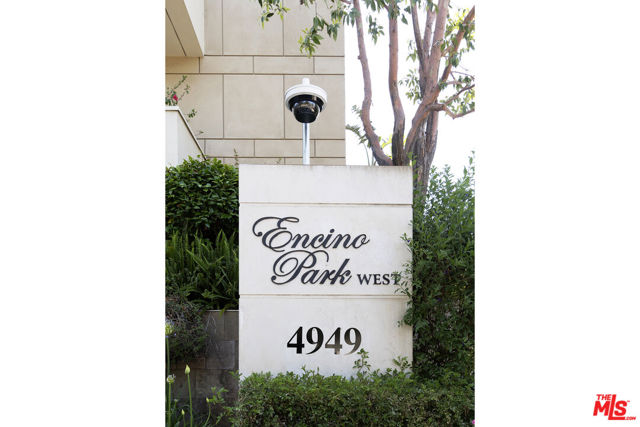 4949 Genesta Avenue, Encino CA: https://media.crmls.org/mediaz/8c7aaa3c-1f5c-431b-a079-7670697b8cb9.jpg