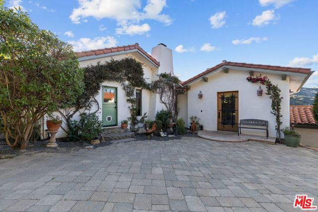2373 Tuna Canyon Road, Topanga CA: https://media.crmls.org/mediaz/8c7ae2fc-368a-4cf0-899b-95e1851458aa.jpg