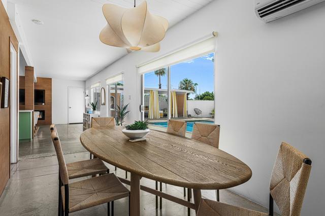 633 S Canon Drive, Palm Springs CA: https://media.crmls.org/mediaz/8c7b11ef-69b5-41f0-bc66-e8b83785a344.jpg