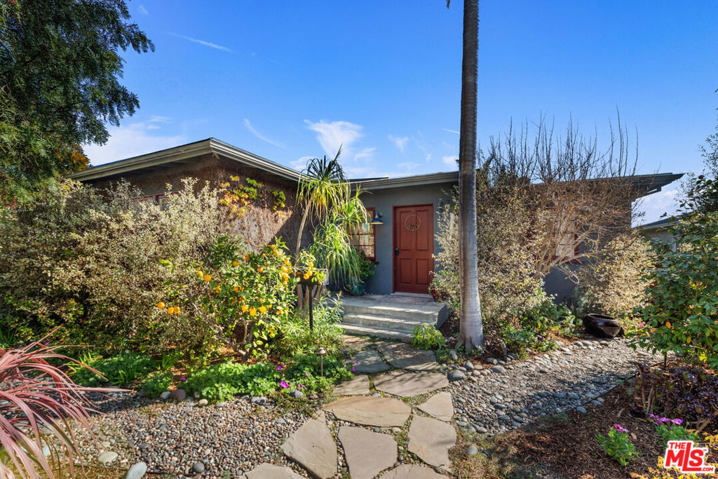 2318 Pier Avenue