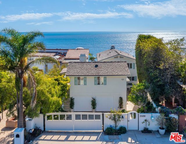 31658 Broad Beach Road, Malibu CA: https://media.crmls.org/mediaz/8c7b558d-b4b1-407b-881b-f648b34b1d6c.jpg