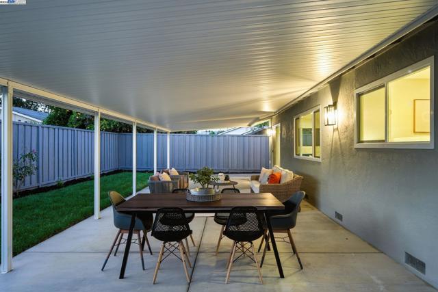 5525 Roosevelt Pl, Fremont CA: https://media.crmls.org/mediaz/8c7ba060-7eec-437a-9f7a-377c4358eee1.jpg