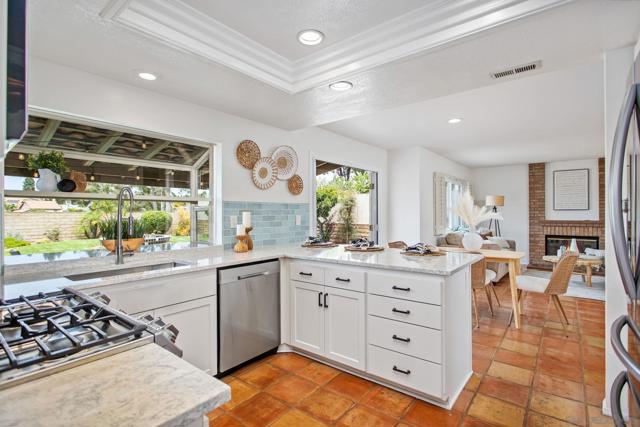 1009 Paseo La Cresta, Chula Vista CA: https://media.crmls.org/mediaz/8c7c182b-ab62-48e0-a7c3-246ce3b971b4.jpg