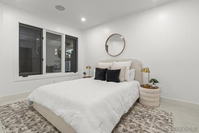 1099 1st St, Coronado CA: https://media.crmls.org/mediaz/8c7c44b8-f63f-4e52-b4ee-28c9016fc8f5.jpg