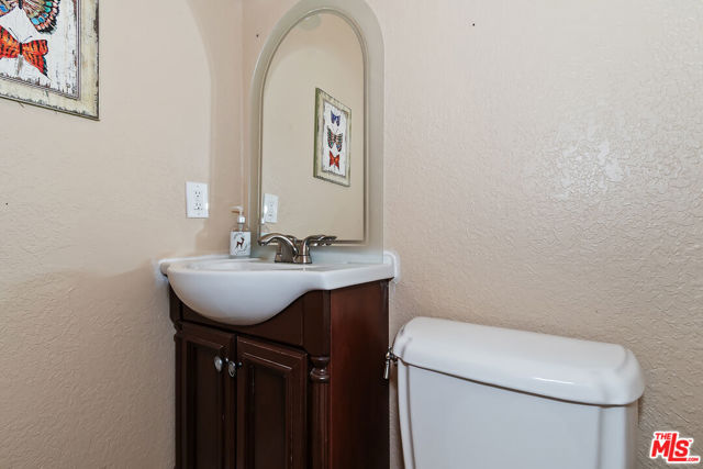 28665 Zion Drive, Lake Arrowhead CA: https://media.crmls.org/mediaz/8c7c77fb-b7c9-4bb3-924b-f925d335332a.jpg