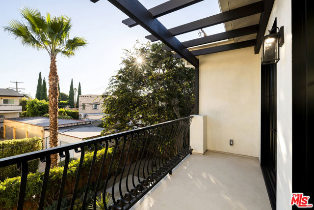 1203 N Vista Street, West Hollywood CA: https://media.crmls.org/mediaz/8c7c7949-8203-4c37-973f-0cf13790ec51.jpg