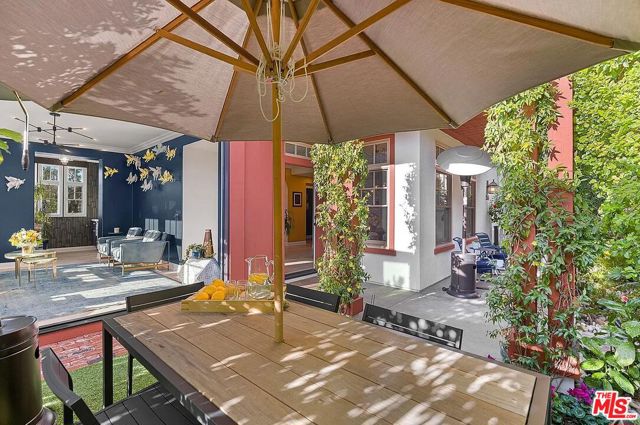 2584 Bungalow Place, Corona del Mar CA: https://media.crmls.org/mediaz/8c7c846b-1816-4a37-838d-b56484f24725.jpg