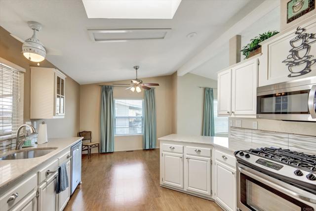 Detail Gallery Image 13 of 26 For 168 Roadrunner Ln, Oceanside,  CA 92057 - 2 Beds | 2 Baths
