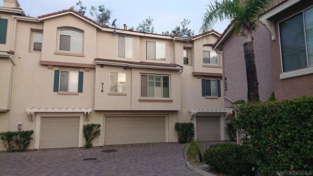 918 CAMINO DE LA REINA, San Diego CA: https://media.crmls.org/mediaz/8c7cce93-d8d2-4f17-bfee-a59bda6f0c27.jpg