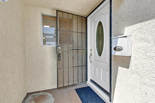 26623 ELDRIDGE AVE, Hayward CA: https://media.crmls.org/mediaz/8c7cd74f-dbf8-4c1c-b2e8-09cf8401cc66.jpg