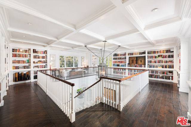 27540 Pacific Coast Highway, Malibu CA: https://media.crmls.org/mediaz/8c7dedd2-7b97-4245-bd44-d8676ee5850f.jpg