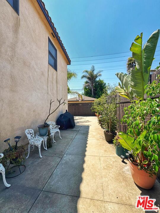 5764 W 85th Place, Los Angeles CA: https://media.crmls.org/mediaz/8c7e4aab-3eaa-4012-bf8f-14d93f6254d8.jpg