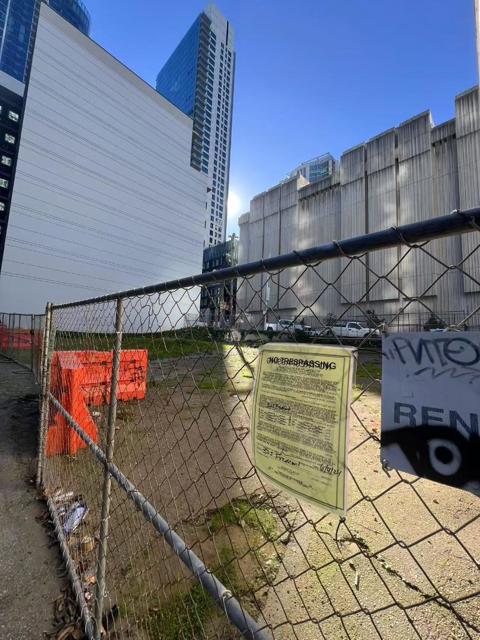 325 Fremont Street, San Francisco CA: https://media.crmls.org/mediaz/8c7ea514-9bb6-4812-b184-0e94825e405b.jpg