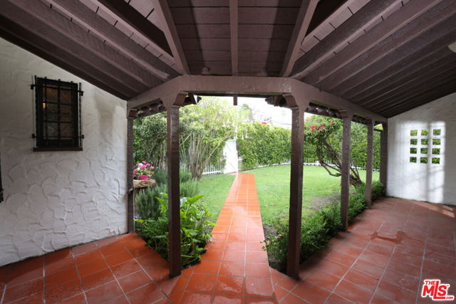 755 N CRESCENT HEIGHTS, Los Angeles CA: https://media.crmls.org/mediaz/8c7ec4e7-dab9-4872-9433-c889791e20a5.jpg