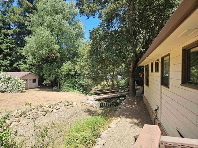29625 Palomares Rd, Castro Valley CA: https://media.crmls.org/mediaz/8c7ecd3a-0566-4618-8c67-6a3c9cd61c11.jpg