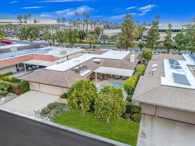 19 Colgate Drive, Rancho Mirage CA: https://media.crmls.org/mediaz/8c7ef75e-c205-43f6-8206-9fa454ee3e56.jpg