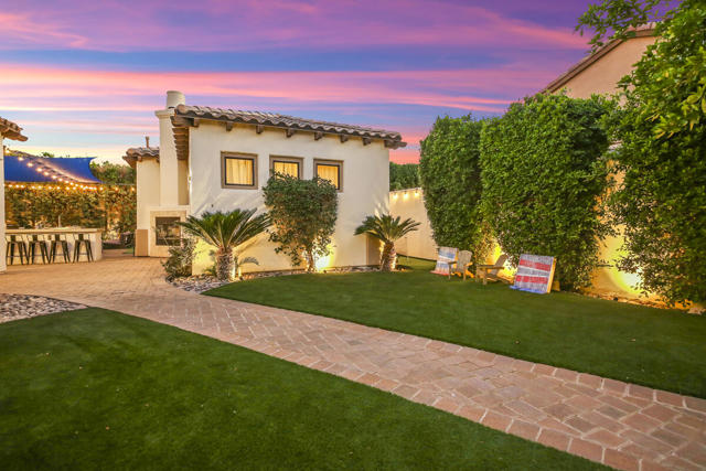 81107 Carefree Drive, Indio CA: https://media.crmls.org/mediaz/8c7f3a09-f436-4a95-81e4-048ccd4884fc.jpg