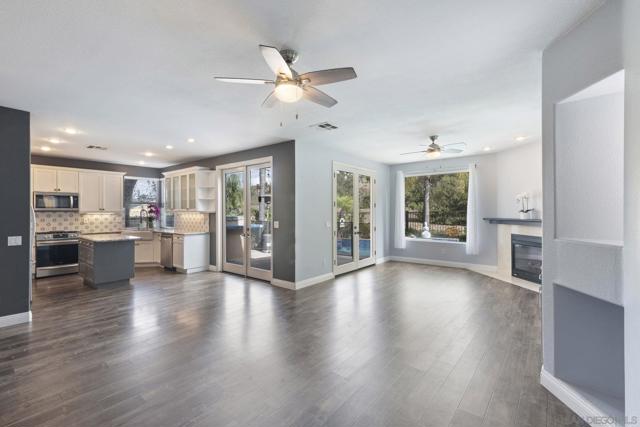 11927 Dapple Way, San Diego CA: https://media.crmls.org/mediaz/8c7f3b57-d792-41e2-9c74-dbd8bc76b0fb.jpg