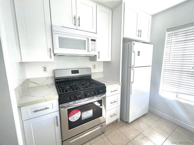 10710 Dabney Dr, San Diego CA: https://media.crmls.org/mediaz/8c7fed7f-7ba3-40d2-92da-35cac7dda259.jpg